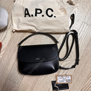 A.P.C 사라 미니백