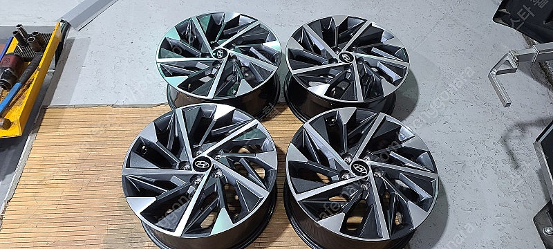 투싼 nx4 18인치 순정휠 대품판매20만원--0
