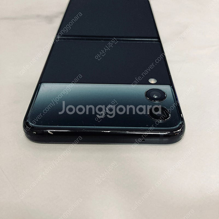 갤럭시 Z플립3 블랙 256용량 7만5천원 판매합니다!--3