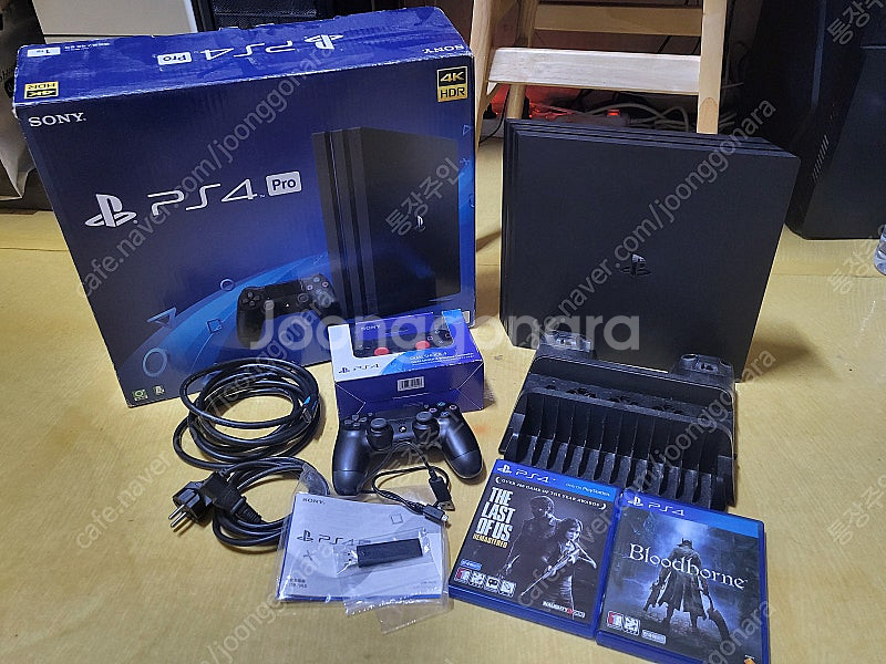 플스4 프로 (PS4 PRO)와 추가구성품 판매합니다--0