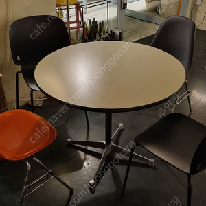 빈티지 허먼밀러 다이닝 테이블 , 임스 테이블 Herman miller , 미드센츄리,미드센추리 1,000,000원