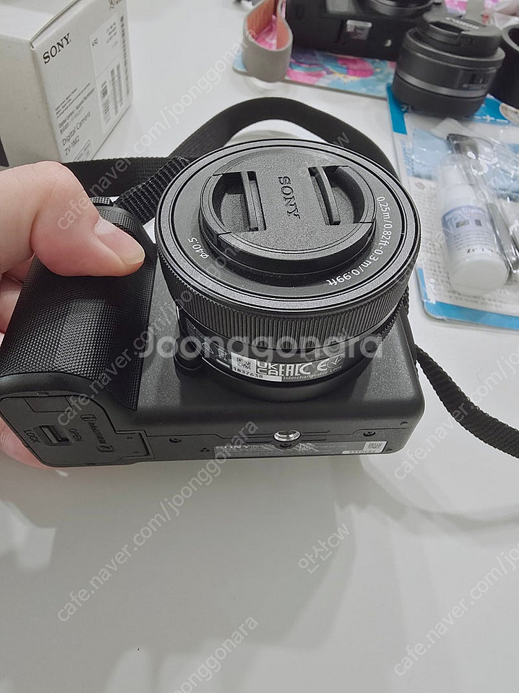 소니 ZV-E10M2 블랙 번들렌즈 포함 팝니다. 새상...--1
