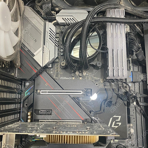 8700k + asrock z390 phantom gaming x + ddr4 8g 2개 + kraken x63