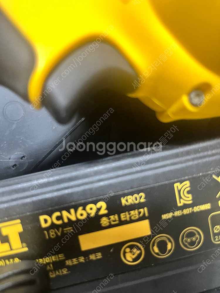 A+)디월트 30도 네일건 충전타정기 dcn692n 베...--1