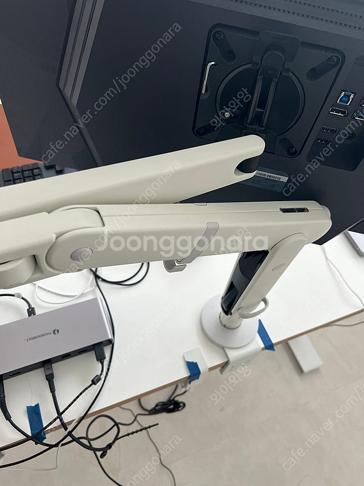 허먼밀러 올린 화이트 모니터암--1