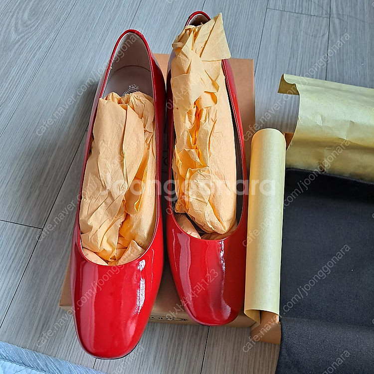 새것) TOD'S 토즈 에나멜 레드 미드힐 펌프스--2