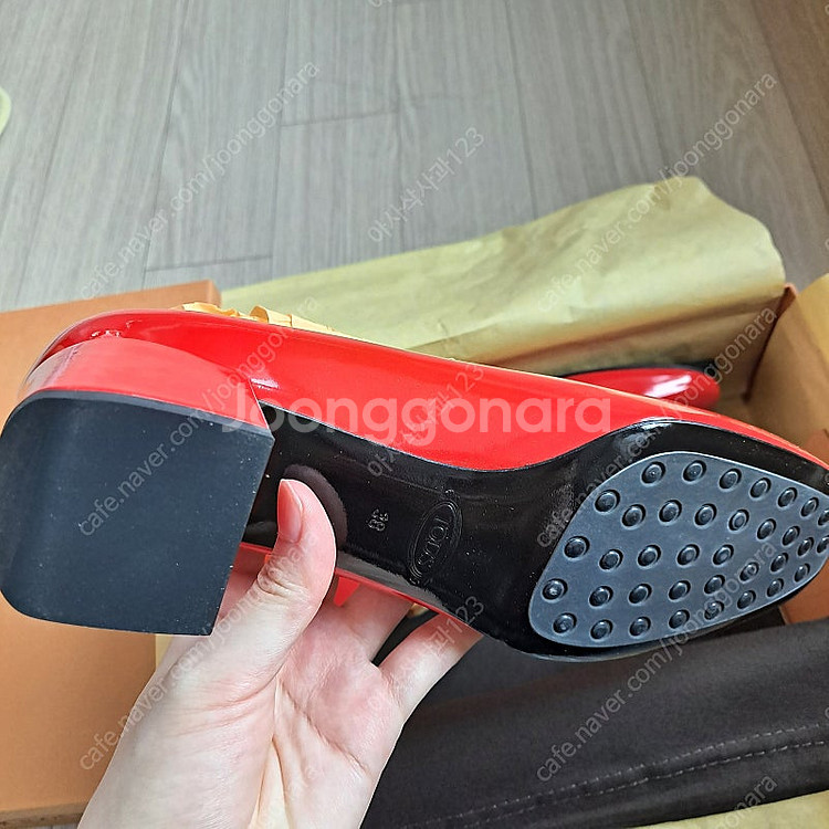 새것) TOD'S 토즈 에나멜 레드 미드힐 펌프스--3