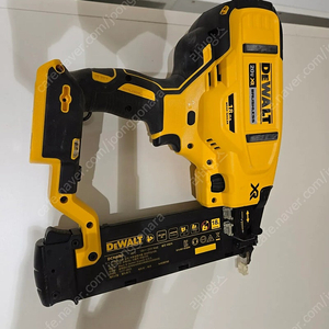 디월트 dewalt dcn680 전동 못타카 베어툴