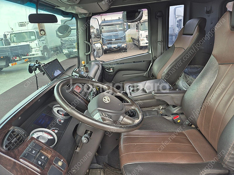 ***1인신조차량***현대 메가트럭8.5톤후축냉장윙비디//프리미엄280마력//실주행24만//윙제원(길이8000*높이...--9