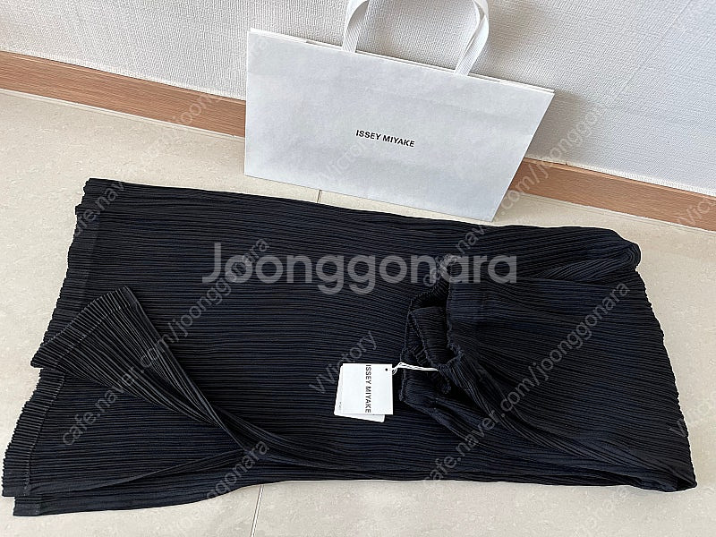 이세이미야케 해칭 와이드팬츠 블랙 2사이즈--0