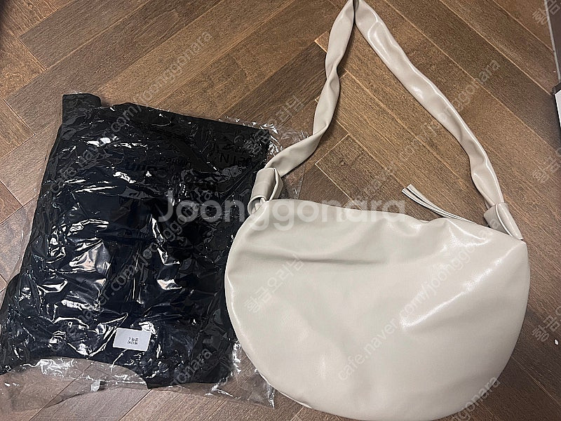 꺌랑 휘뚜루마뚜루백 + 베이비 롤업 반팔티 L 블랙--0