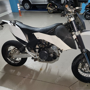 KTM690SMC 팝니다 대차가능