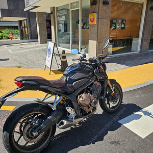 혼다 CB650R 19년식 적은키로수 판매합니다.