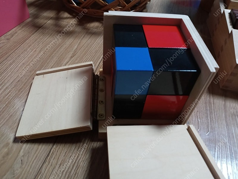 아가월드 몬테소리 니엔후이스(일항식, 이항식, 삼항식, 갈색계단과 프리즘, 수세기막대, 백판과 피타고라스판) 이미지