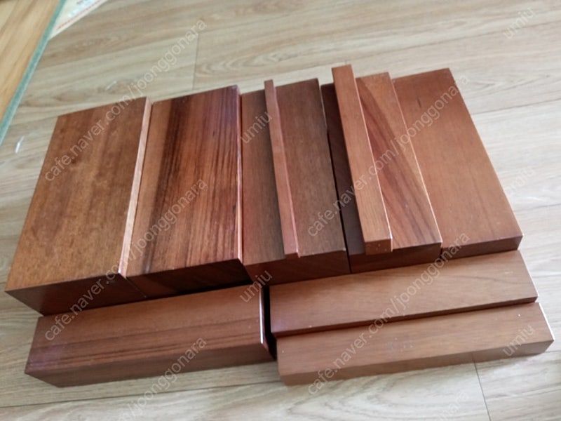 아가월드 몬테소리 니엔후이스(일항식, 이항식, 삼항식, 갈색계단과 프리즘, 수세기막대, 백판과 피타고라스판) 이미지