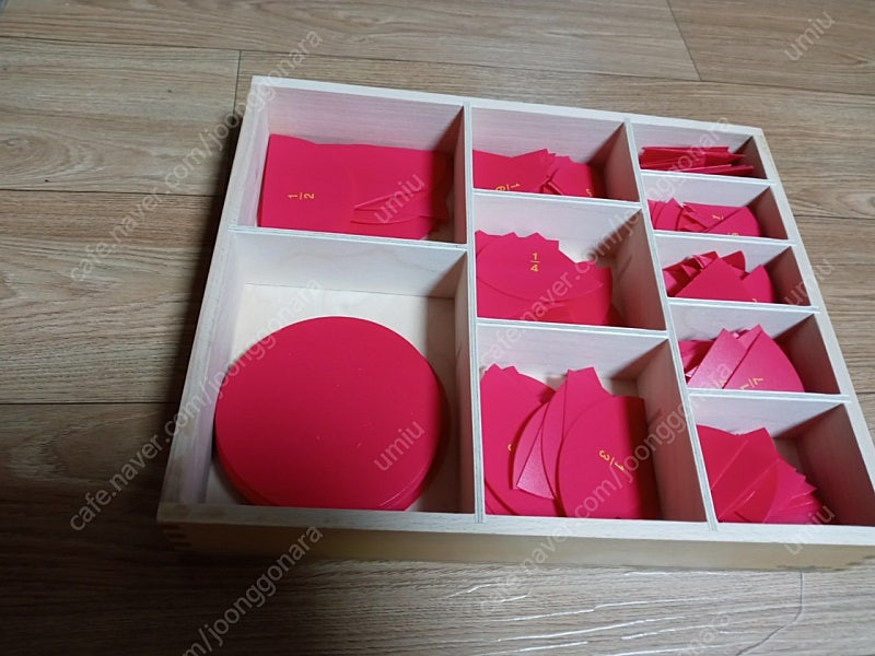 아가월드 몬테소리 니엔후이스(일항식, 이항식, 삼항식, 갈색계단과 프리즘, 수세기막대, 백판과 피타고라스판) 이미지