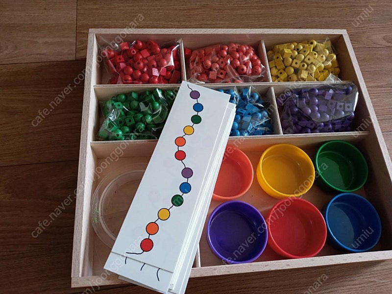 아가월드 몬테소리 니엔후이스(일항식, 이항식, 삼항식, 갈색계단과 프리즘, 수세기막대, 백판과 피타고라스판) 이미지