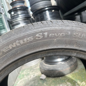 285/45R21 아우디Q8 출고타이어 팝니다.2짝