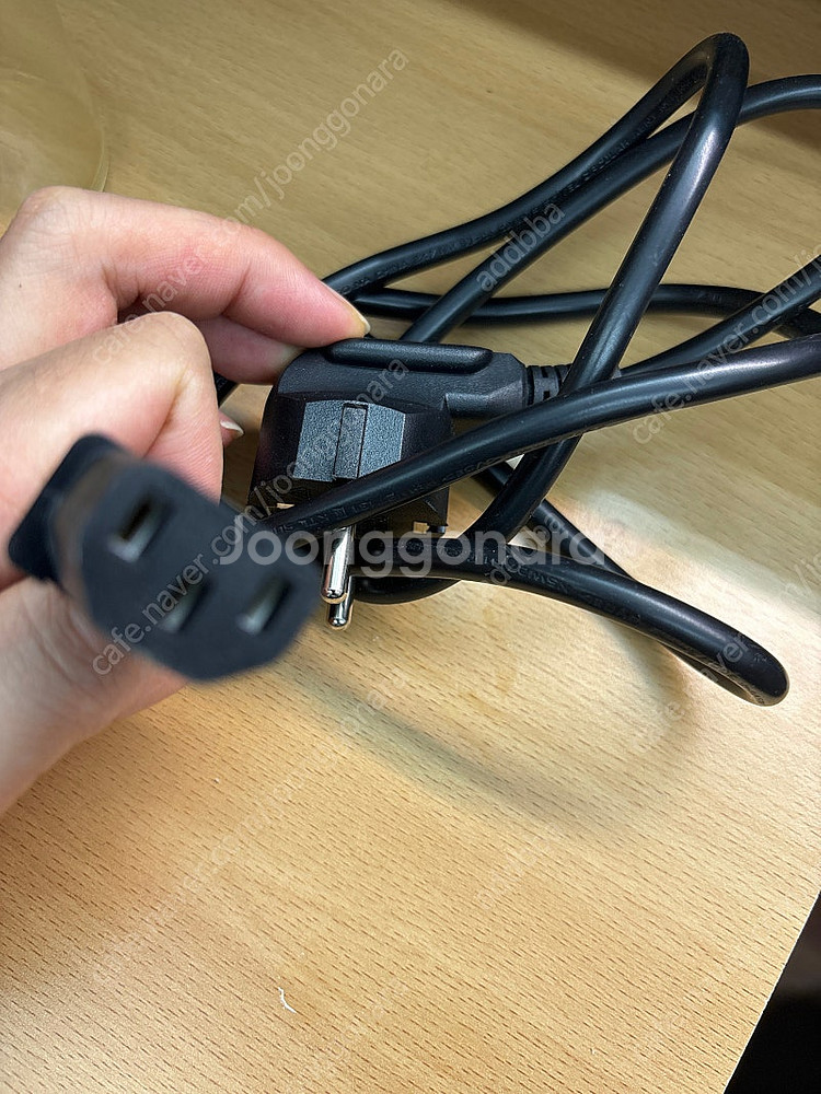 한성 커브드 4K모니터 TFX32U06V 팝니다.--6