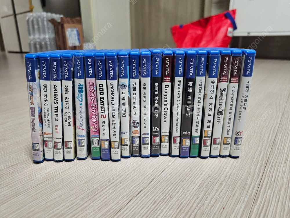ps vita 2세대 2000일판 외 타이틀 8개--4