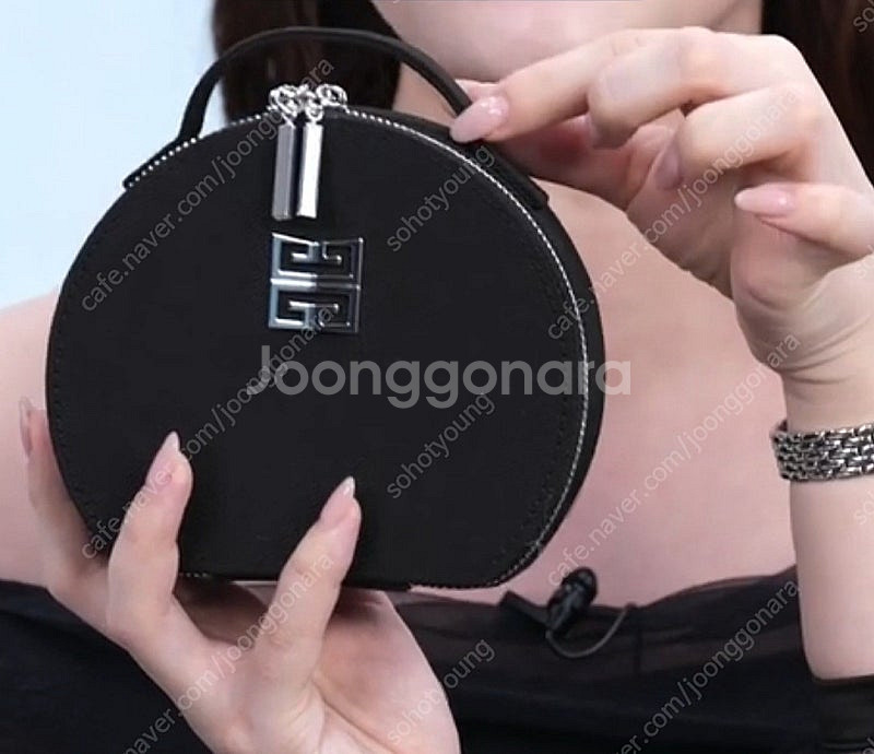 지방시핸들파우치.쿠션파우치.버버리파우치.발렌티노카드지갑...--4