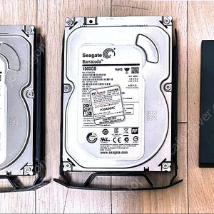 Seagate 내장하드 1테라 2개, 외장하드 1테라 1개