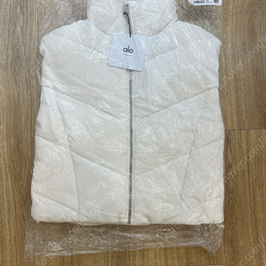 알로요가 패딩 조끼 Ribbed Velour Mountain Side Puffer Vest