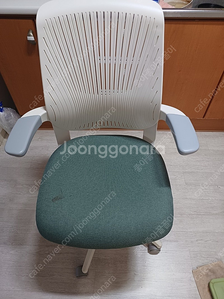 시디즈 의자--0