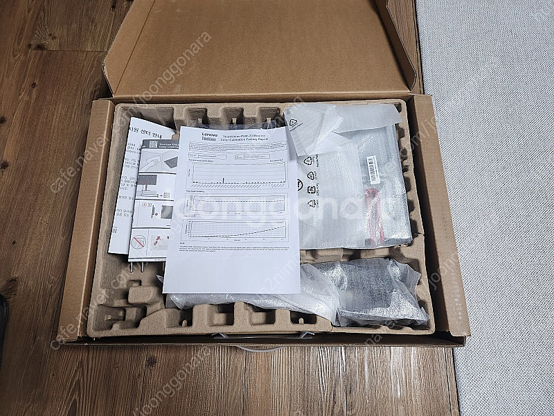 레노버 P24H-30 24인치 모니터 팝니다.--0