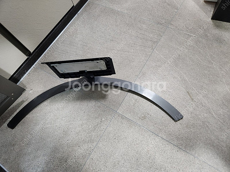 75SM8670PUA 75인치 TV 받침대--0