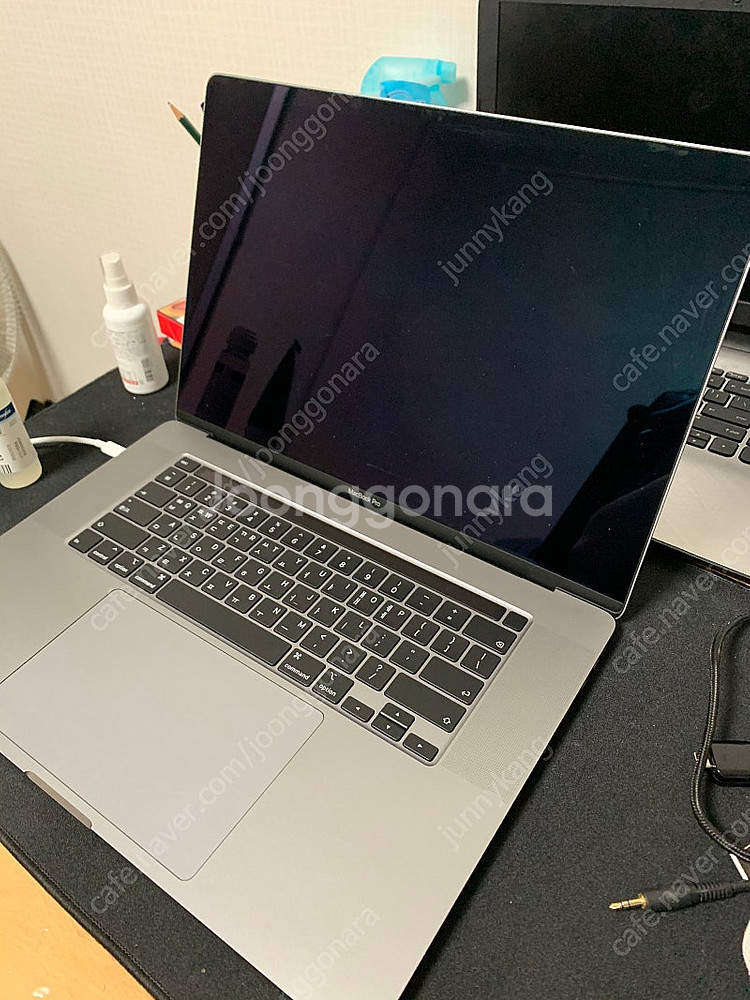 인텔 맥북프로 16인치 2019 기본형팝니다.--4