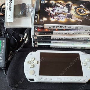 [대구직 개인] PSP PSP-1005 정식출시판 노박스+전용충전기셋+사제 보호파우치+배터리(+UMD게임팩5종, 전용 소니메모리카드8GB+신규구매한 배터리)팝니다.