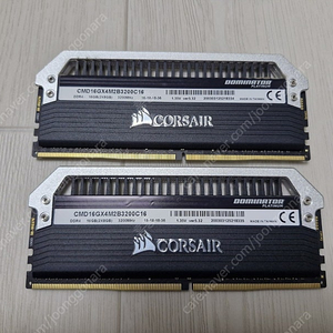 커세어 도미네이터 DDR4 16GB (8GB 2개)