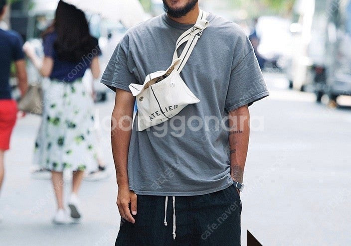 마르지엘라 아뜰리에 페니백, 벨트백 블랙 색상 판매합니다.--0