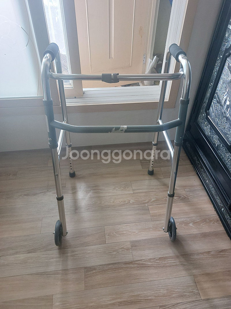 [인천]노약자 어르신 바퀴워커 팝니다.--0