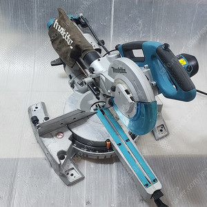 마끼다 슬라이딩 각도 절단기(makita LS 0815FL), 제일타카 630/ 422/ F30/ BN16/64/ CT 64RS, 원형톱(makita 5740NB), 보쉬 직소기(