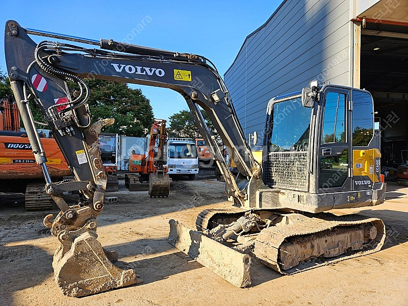 볼보 EC60E Pro 2020년식 코끼리집게 회전라인 가동6200 02 중고굴삭기--0