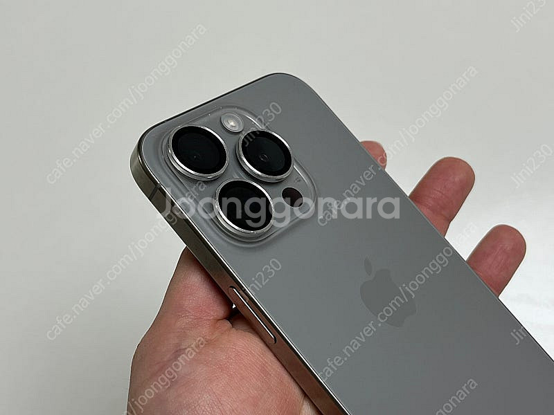 아이폰15pro 128기가 티타늄 애케플25년11월까지--6
