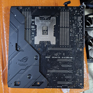 ASUS ROG ZENITH EXTREME + Ryzen ThreadRipper 2950X + eVGA 수냉쿨러 34만3천 (택배비포함)