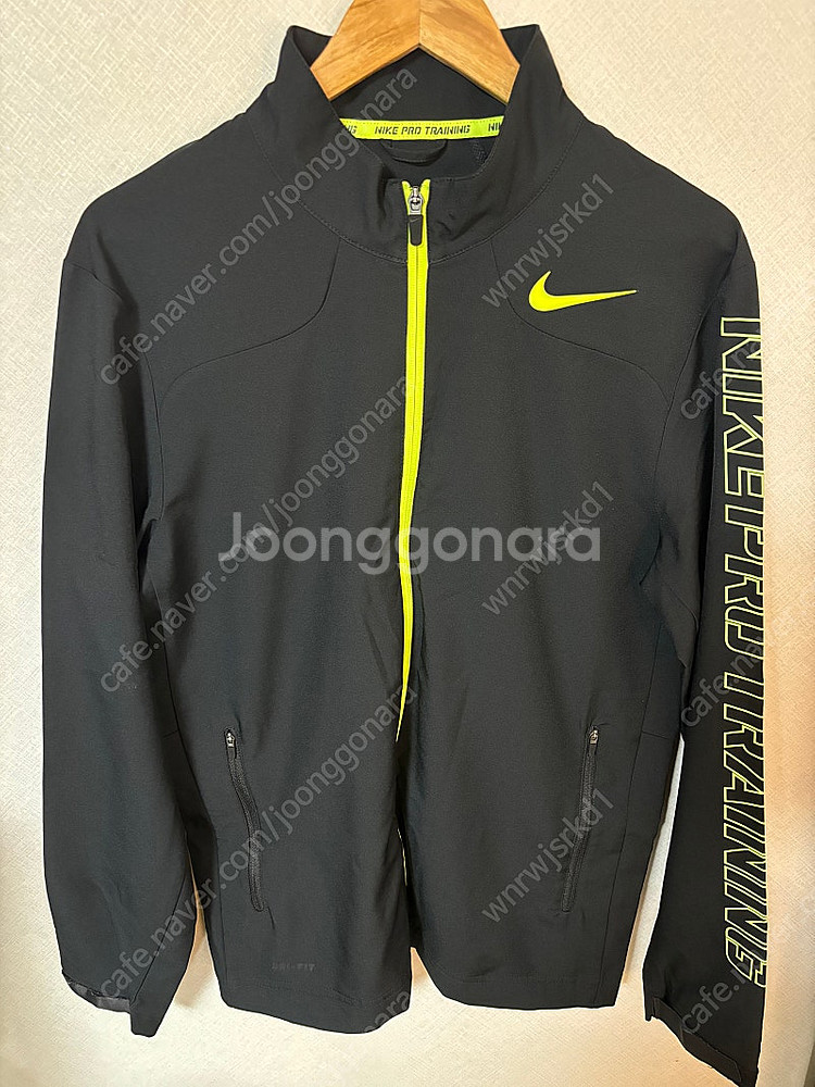 나이키 트레이닝 상의 L--0