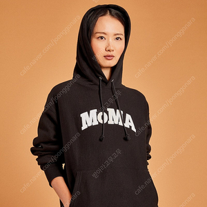 [새상품] 모마 X 챔피온 스웻셔츠 맨투맨 블랙 Champion Crewneck Sweatshirt - MoMA Edition