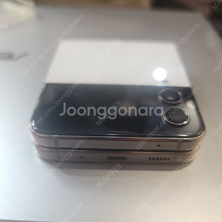 Zflip4 256GB 특A급 휴대폰 판매합니다.--1