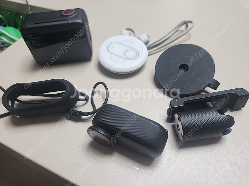 인스타360 Go 3s 128G 거의 새제품--2