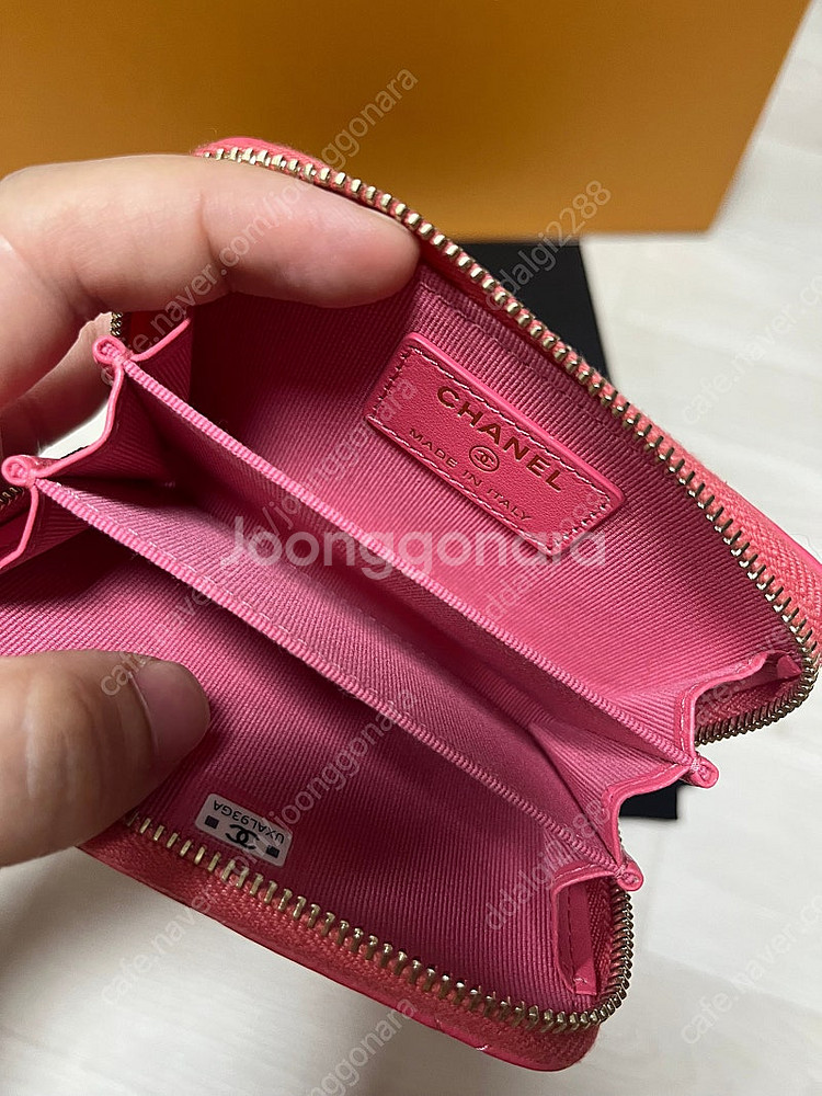 샤넬 23SS 핑크 하트 레진 램스킨 지퍼카드지갑 AP...--4