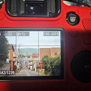 캐논 DSLR 6d 풀프레임 바디 컷수 11,000컷 , 50.8mm 단렌즈, 배터리 총 3개, 카메라 가방