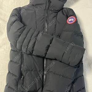 Canada goose 캐나다구스 하이브릿지 다운 코트 블랙 사이즈 M. 레귤러핏.