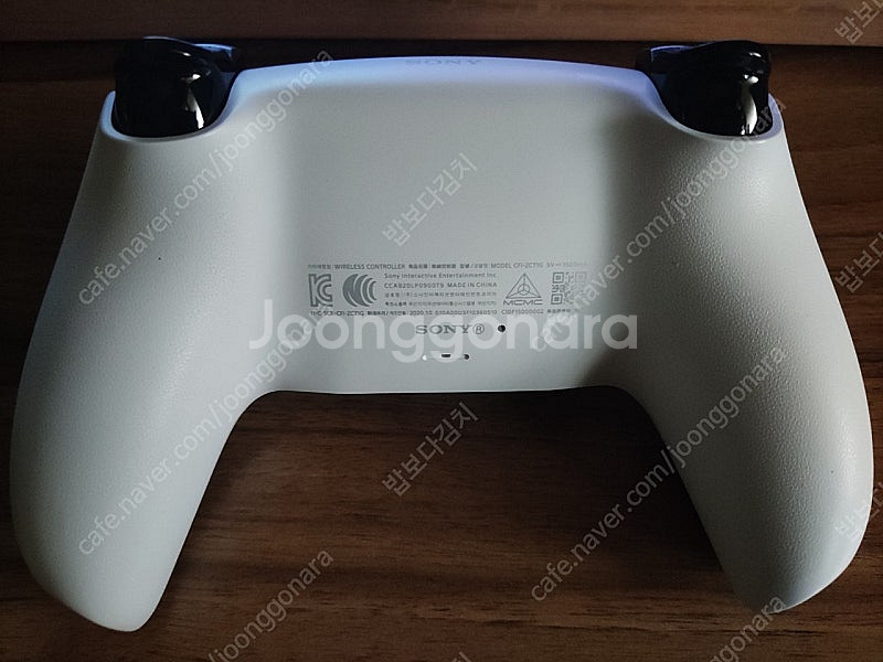 듀얼센스 중고 판매합니다.--1