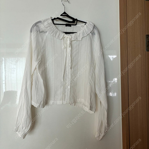 더바넷 러플 카라 블라우스 Ruffle Collar Blouse