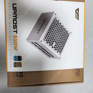 다크플래쉬 UPMOST 850W 80PLUS GOLD FULL MODULAR ATX3.0 (PCIE5) 화이트 팝니다.