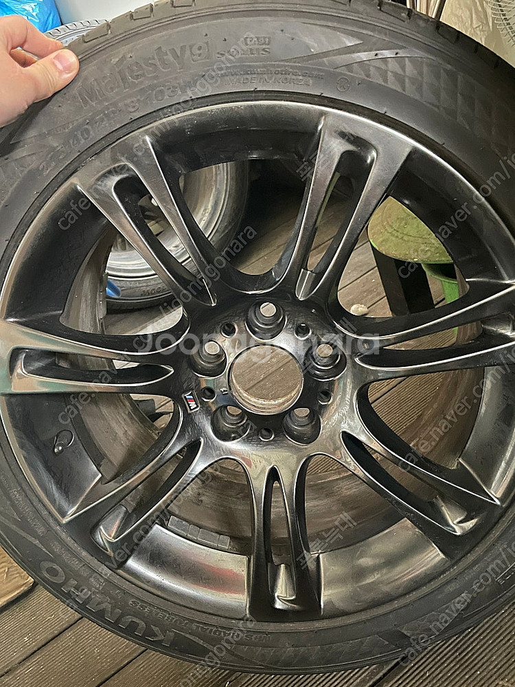 BMW f10 5시리즈350M18인치휠+타이어 판매합니...--1